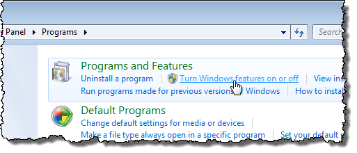 Windows 7'deki Windows özelliklerini açma veya kapatma bağlantısını tıklayın.